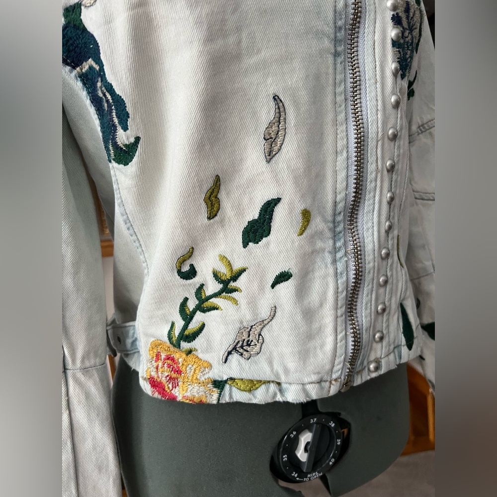 BLANK NYC S Embroidered Floral Flower Denim Jacket mothers Day - Picture 7 of 10